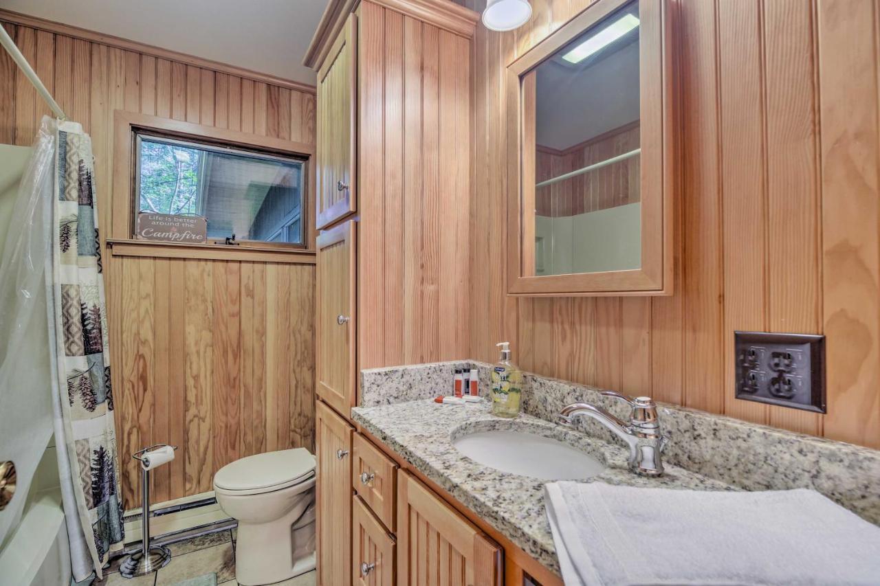 Cozy Adirondacks Cabin Walk To Lake Eaton! Jay 외부 사진